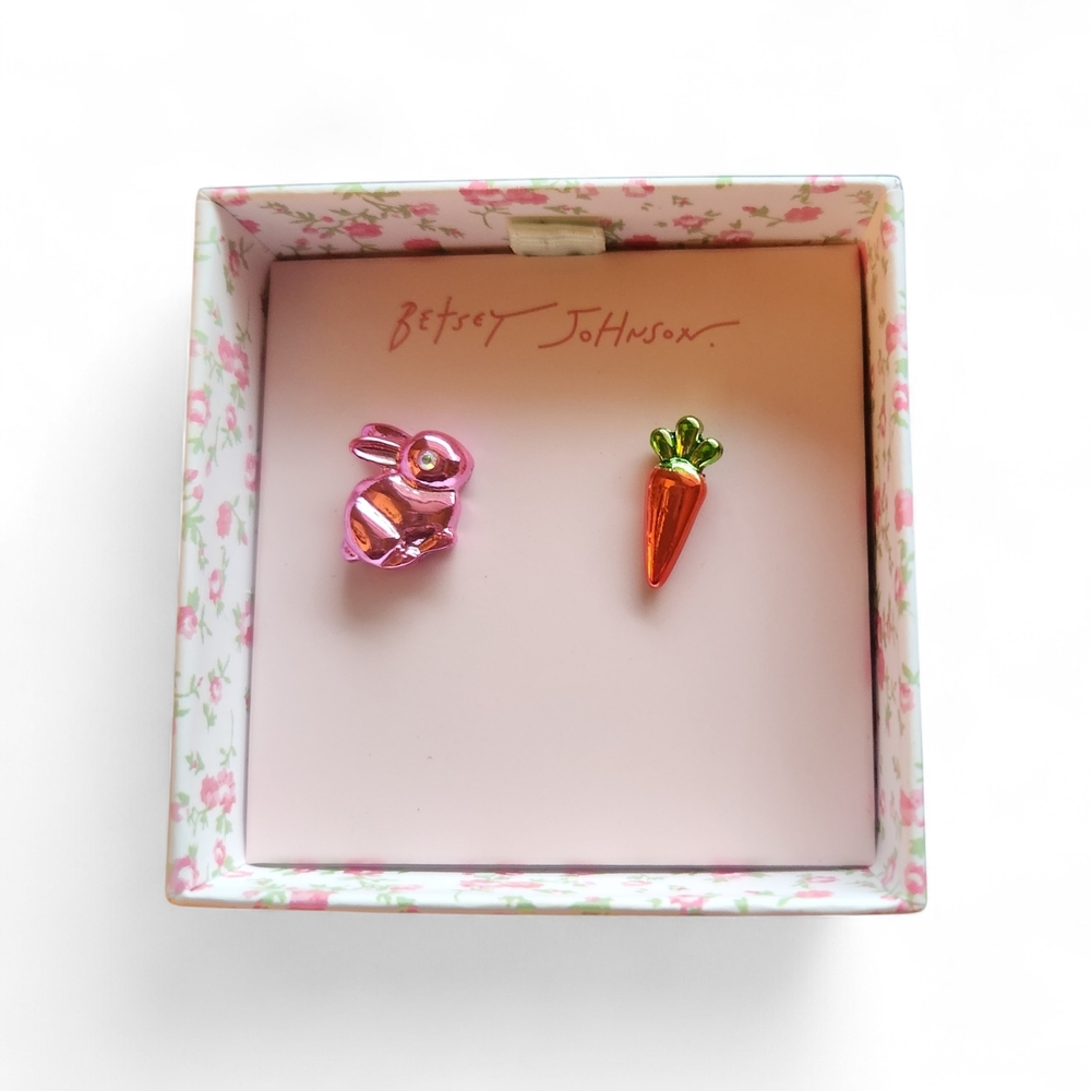 Betsey Johnson Mismatched Pink Bunny and Orange Carrot Earrings